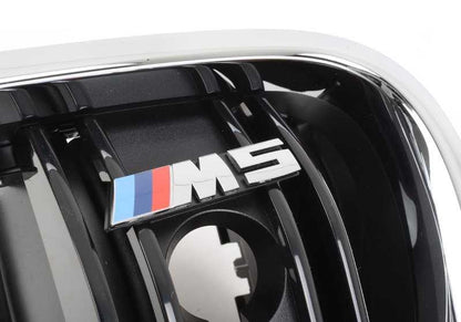Rejilla decorativa frontal izquierda OEM 51138057229 para BMW F10 M5 (2011-2016). Original BMW.
