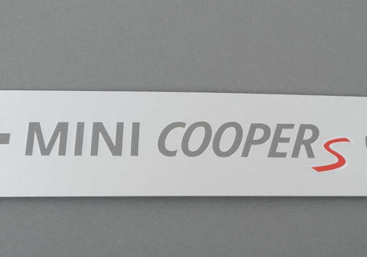 Embellecedor de entrada delantero derecho OEM 51779800668 para MINI Countryman R60. Original MINI.