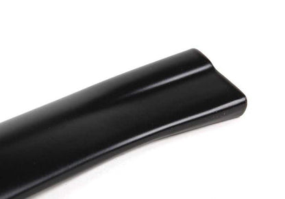 Moldura izquierda puerta OEM 51131961771 para BMW E30 318i, 320i (modelos con cambio manual y automático, tracción trasera, años 1986-1993). Color negro. Original BMW.