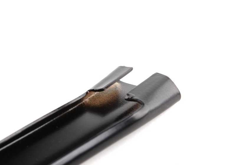 Moldura izquierda puerta OEM 51131961771 para BMW E30 318i, 320i (modelos con cambio manual y automático, tracción trasera, años 1986-1993). Color negro. Original BMW.