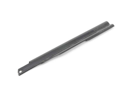 Embellecedor de umbral izquierdo OEM 51471933557 para BMW E30. Original BMW.