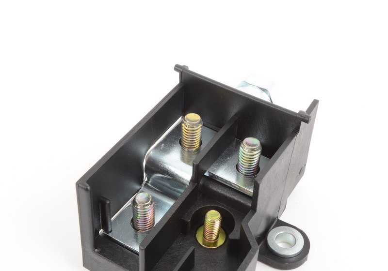 B+ OEM connection support 12521745260 for BMW E34, E32, E31. Original BMW piece, part of the battery and starting wiring system. Ideal to maintain stable electric current in your vehicle.