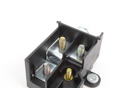 B+ OEM connection support 12521745260 for BMW E34, E32, E31. Original BMW piece, part of the battery and starting wiring system. Ideal to maintain stable electric current in your vehicle.
