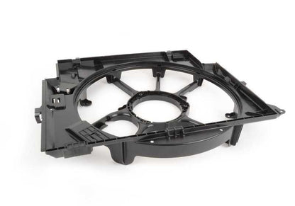 Carcasa del ventilador OEM 17427604021 para BMW E82, E90, E92, E93. Pieza original BMW compatible con modelos 1er Coupé y 3er Serie con motor N54.