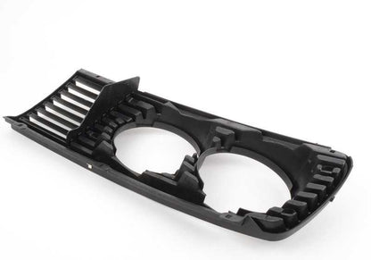 Grade decorativa esquerda 51131919199 para BMW E28. Ideal para substituir ou renovar a grade do lado frontal. Compatível com todos os modelos E28. Substituição original da BMW.