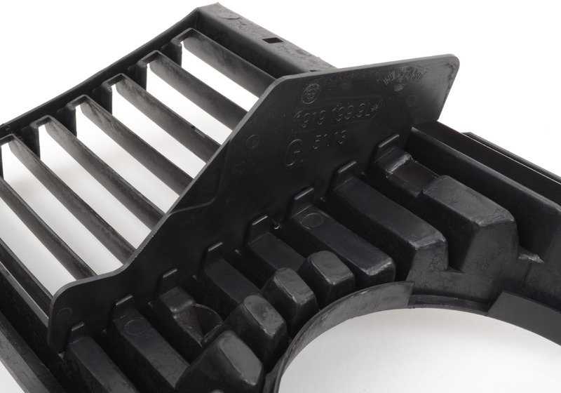 Grade decorativa esquerda 51131919199 para BMW E28. Ideal para substituir ou renovar a grade do lado frontal. Compatível com todos os modelos E28. Substituição original da BMW.