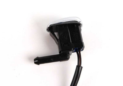 Boquilla pulverizadora de agua OEM 61668380122 para BMW Z8 (E52). Repuesto original BMW.