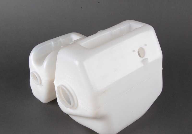 Depósito de líquido limpiaparabrisas OEM 61671370777 para BMW E30. Compatible con todos los modelos E30. Recambio original BMW.