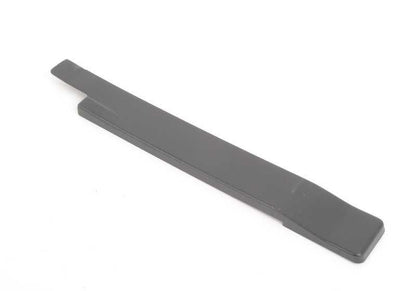 COUVERTURE COUVERTURE OEM droit 51498133658 pour BMW E34 (518i, 520i, 525i). Pièce BMW originale.