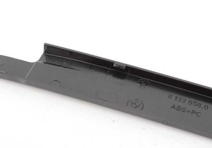 COUVERTURE COUVERTURE OEM droit 51498133658 pour BMW E34 (518i, 520i, 525i). Pièce BMW originale.