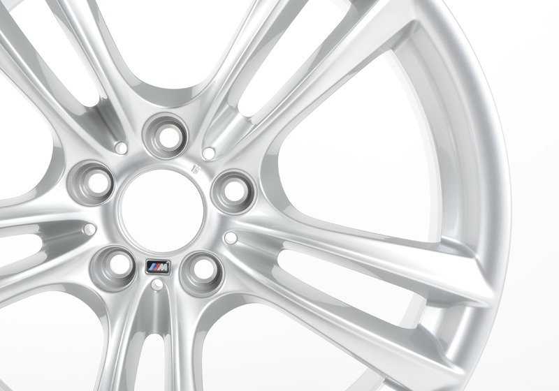 Tire en alliage OEM 36117841824 M Doppelspeiche 303 Design pour BMW F07 (série 5 GT), F01 / F02 (série 7), F04 (7 séries hybrides). BMW d'origine.