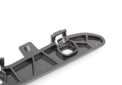 Lato in basso a destra del lato anteriore OEM 51117279712 per BMW F30, F30N, F31, F31N, F35, F35N. BMW originale.