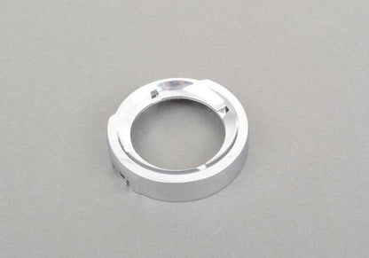 Anello cromatico per BMW E81, E82, E87N, E88, E90N, E91N, E92, E92N, E93, E93N, E84, E71, E89 (OEM 65829353030). BMW originale.