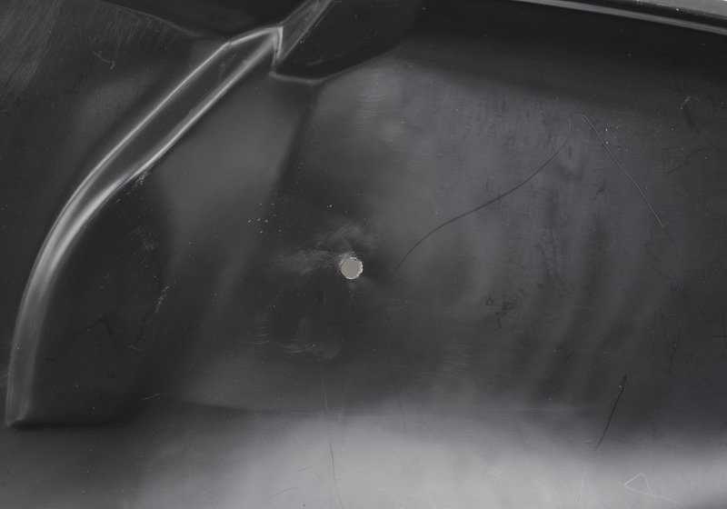 Cubierta paso de rueda delantero izquierdo OEM 51718150289 para BMW E38. Original BMW.