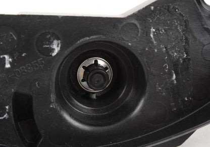 Soporte de fijación OEM 13901705379 para BMW E38 735i y 740i. Original BMW.