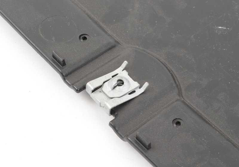 Protector inferior trasero derecho OEM 51717276302 para BMW F34. Original BMW.