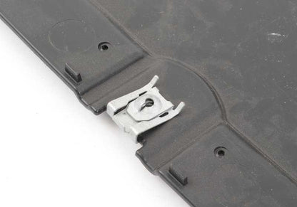 Protector inferior trasero derecho OEM 51717276302 para BMW F34. Original BMW.