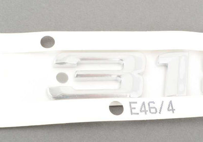 Emblema trasero adhesivo OEM 51148195096 para BMW E46 (- 318i -). Compatible con modelos con cambio manual y automático. Original BMW.