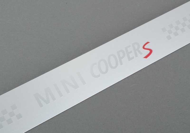 Embellecedor entrada puerta derecha OEM 51477406650 para MINI R55 Cooper S {todos los modelos compatibles}. Pieza original MINI.