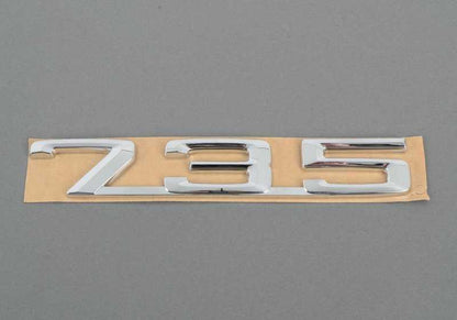 Emblema trasero "735" adhesivo OEM 51141920782 para BMW Serie 7 E23 {735i} (modelos: 6721, 6781, 6831, 6832, 6841, 6842, 6851, 6861, 6871, 6872). Original BMW.