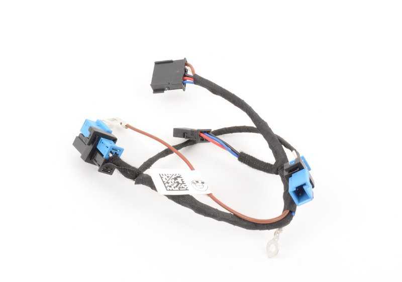 Connection cable for steering wheel 32307848337 for BMW F20, F21, F22, F23, F45, F46, F87, F30, F31, F34, F80, F32, F33, F36, F82, F83, F48, F39, F25, F26, F15, F85, F85, F16, F16, F16, F16. BMW original.