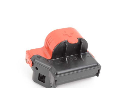 Punto de conexión B+ compartimento motor OEM 61146923945 para BMW E60, E61, E63, E64. Original BMW.