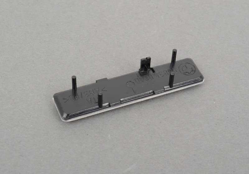 Emblema con base OEM 72127900607 para BMW E46 M3 CSL. Pieza original BMW. Ideal para sustituir el logo delantero o trasero con soporte incluido en tu BMW E46.