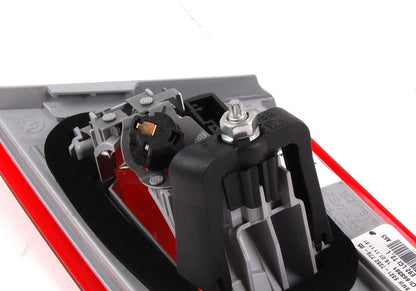 Piloto trasero izquierdo en tapa del maletero OEM 63217252779 para BMW Serie 3 E92 LCI 316i, 318i, 320d, 320d xDrive (03/2010-06/2013)… y más. Original BMW.