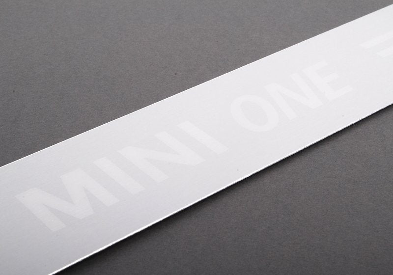 Paramento de entrada (moldura de umbral) OEM 51717052125 para MINI One R50, Cabrio R52, One R56/R56 LCI… y más. Original MINI.