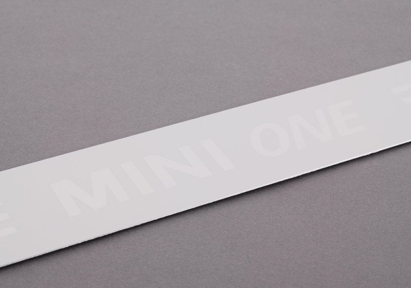 Paramento de entrada (moldura de umbral) OEM 51717052125 para MINI One R50, Cabrio R52, One R56/R56 LCI… y más. Original MINI.