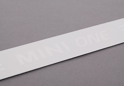 Paramento de entrada (moldura de umbral) OEM 51717052125 para MINI One R50, Cabrio R52, One R56/R56 LCI… y más. Original MINI.