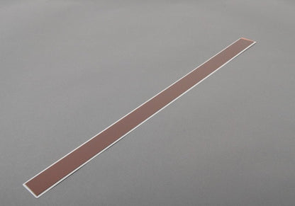 Moldura lateral inferior (paramento de entrada) OEM 51477406647 para MINI R56, R56 LCI, Clubman R55, R55 LCI, Cabrio R57, R57 LCI, Coupé R58, Roadster R59... y más. Original MINI.