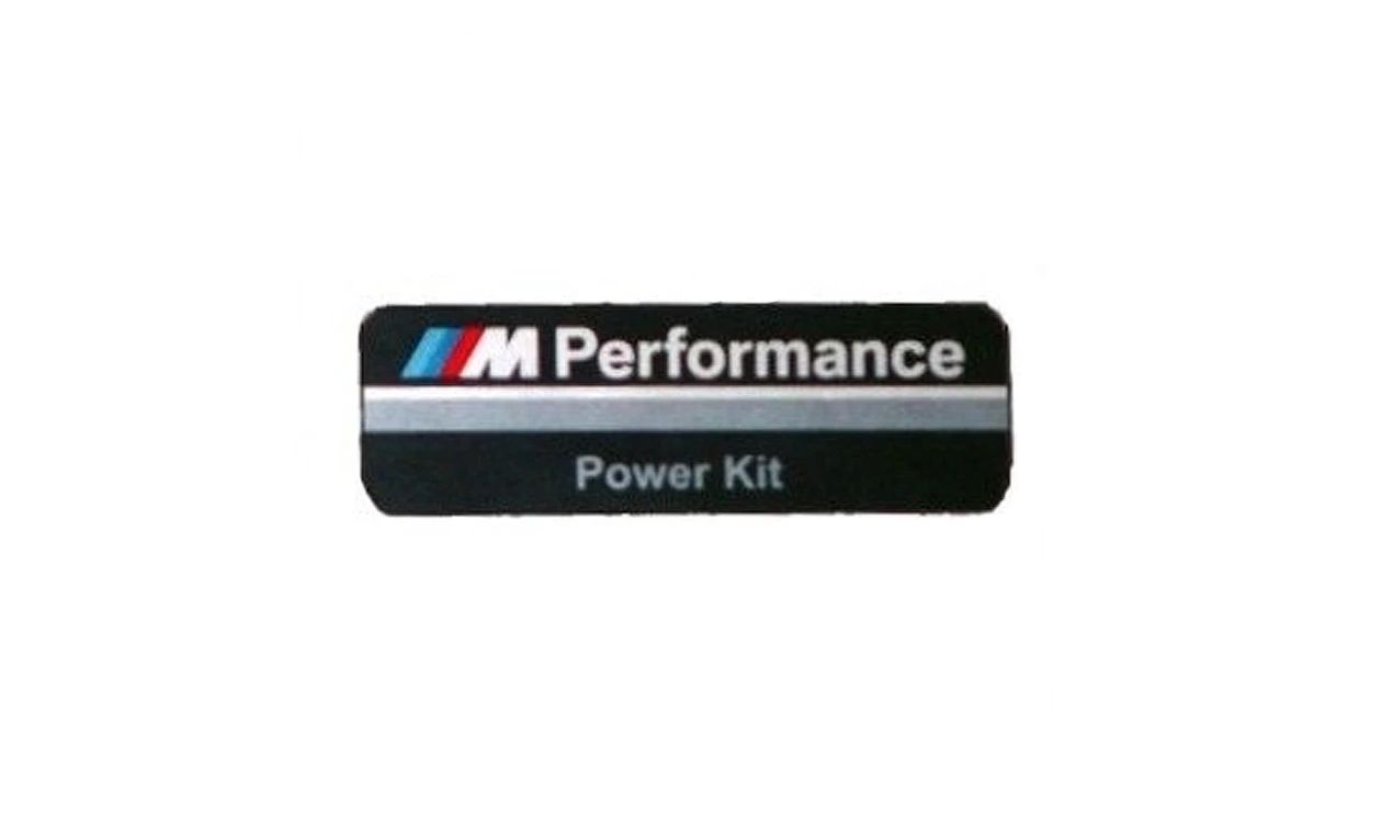 Placa aluminio M Performance OEM 51142296495 para BMW F20. Accesorio decorativo original con diseño deportivo para modelos 120d y 120d xDrive. Original BMW.