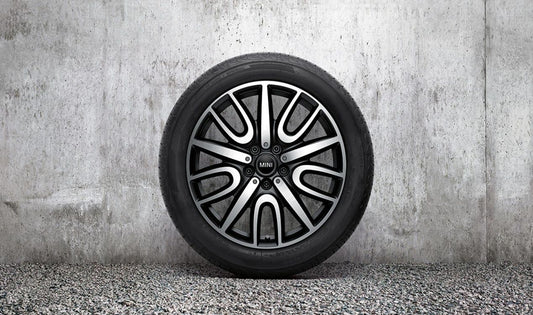 Llanta de aluminio JCW Black Thrill Spoke 529 OEM 36106870873 para MINI Countryman F60, F60 LCI. Original MINI.