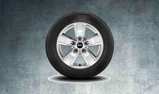 Cerchio in lega 5-Star Air Spoke 140 argento 6.5Jx16 ET46 OEM 36109811729 per MINI Countryman R60, MINI Paceman R61... e altro ancora. MINI originale.