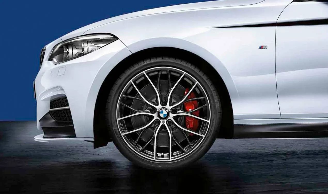 Set completo di ruote M doppelspeiche 405 per la serie BMW 3 F30, F31 (OEM 10016910). BMW originale