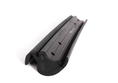 Guía de cristal delantero derecho OEM 54318397658 para BMW Z3 E36. Original BMW.