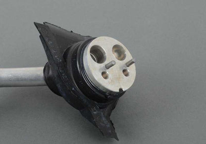 Tubo doble para aire acondicionado OEM 64536908907 para BMW E46 {316i, 316Ci} con motores M43 y N40. Compatible con modelos manuales y automáticos. Original BMW.