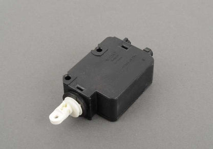 Motor del cierre maletero OEM 67118361140 para BMW E36 (316g, 316i, 316iA, Compact, Coupe, Touring) y BMW Z3 (1.8, 1.9, 2.0, 2.2, 2.8, 3.0i, M Roadster). Original BMW.