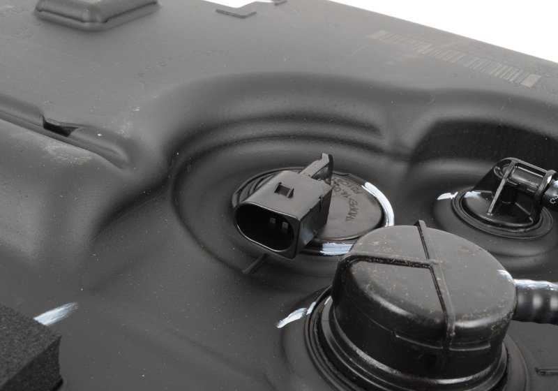 Depósito AdBlue pasivo OEM 16197222146 para BMW E70 y E71 (X5 y X6 xDrive30d, motor N57, 2010–2014). Original BMW.