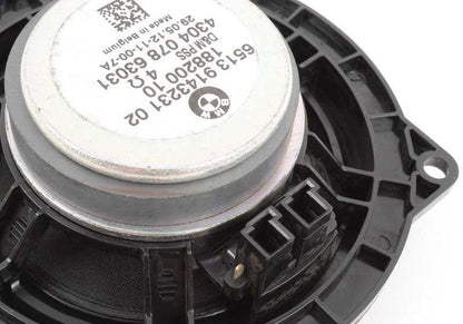 Altavoz medio central estéreo OEM 65139143231 para BMW E87, E87N, E88, E90, E91, E91N, E92, E92N, E93, E93N. Repuesto original BMW.