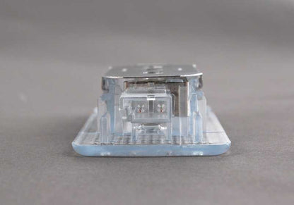 Lumière intérieure 10W pour BMW 1 E81, E87, F20; Série 3 E90, F30; 5 E39, série F10; 7 Série E38, F01; et x1 E84 (OEM 63316962039). BMW d'origine.