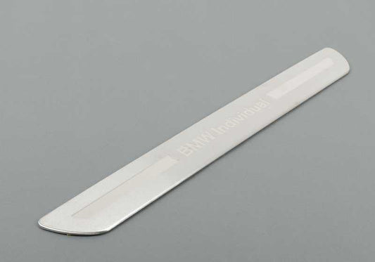 Embellecedor de entrada en acero inoxidable derecho OEM 51478024114 para BMW E52 (Z8). Original BMW.