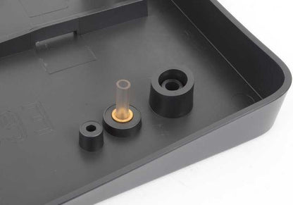 Soporte de matrícula OEM 51117115711 para BMW E63, E64. Original BMW.