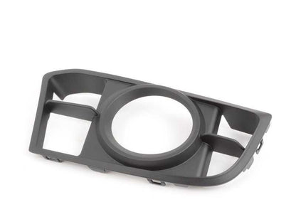 Right air input grid 51118059002 for BMW F10 and F11. Compatible with 518D and 520D versions. Original BMW replacement.