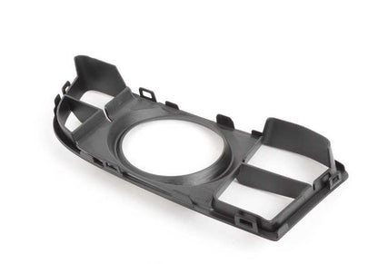 Right air input grid 51118059002 for BMW F10 and F11. Compatible with 518D and 520D versions. Original BMW replacement.