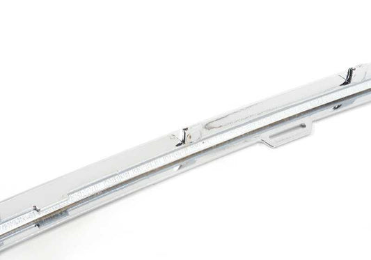 Paramento moldura paragolpes derecho OEM 51117135558 para BMW Serie 7 E65, E66, E67. Original BMW.