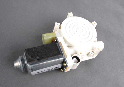 Motor ventanilla delantero izquierdo OEM 67628360511 para BMW E39, Z8 E52. Original BMW.