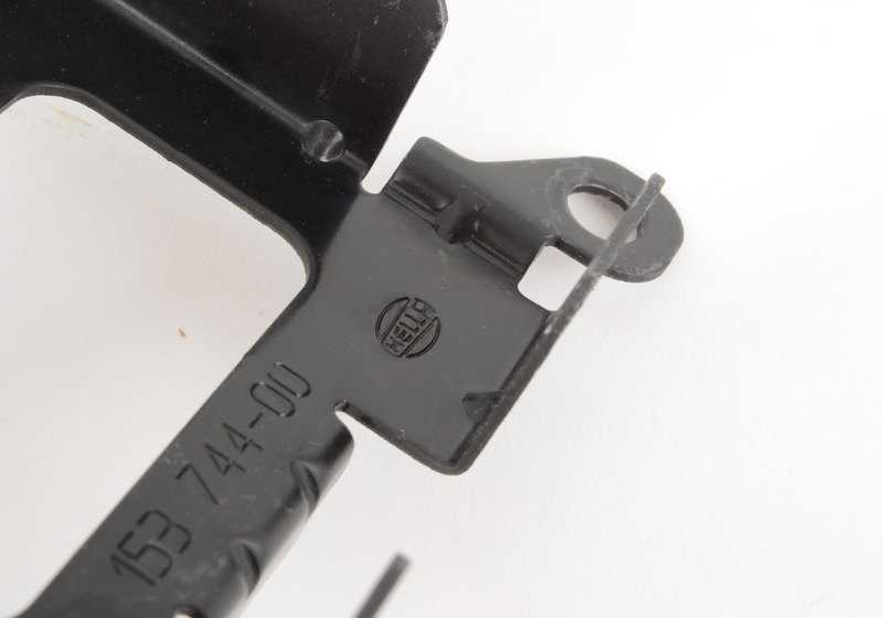 Soporte para módulo de luz Xenon derecha OEM 63126907424 para BMW E39 (520d, 520i). Compatible con modelos fabricados entre 1996 y 2003. Recambio original BMW.