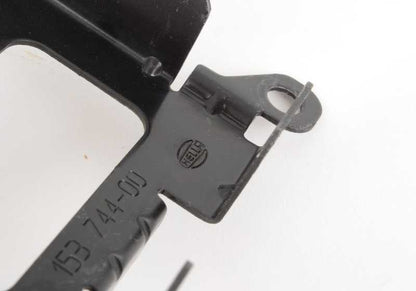 Soporte para módulo de luz Xenon derecha OEM 63126907424 para BMW E39 (520d, 520i). Compatible con modelos fabricados entre 1996 y 2003. Recambio original BMW.